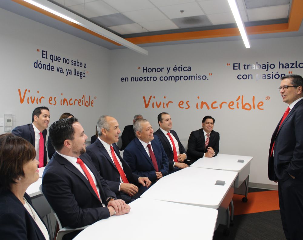 Capacitación constante para agentes de R&M